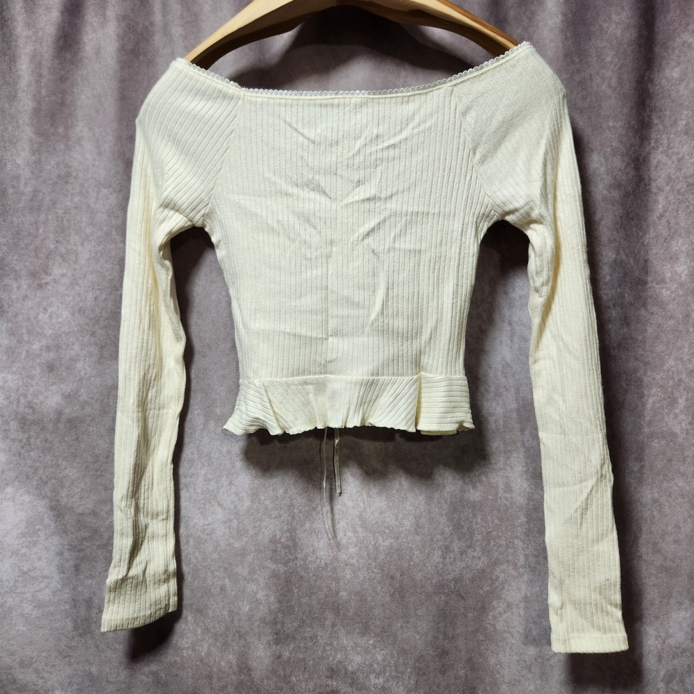 Kimchi Blue Urban Outfitters Ivory Ribbed Lace Peplum l/s Tie Top NWT Small - Picture 3 of 7